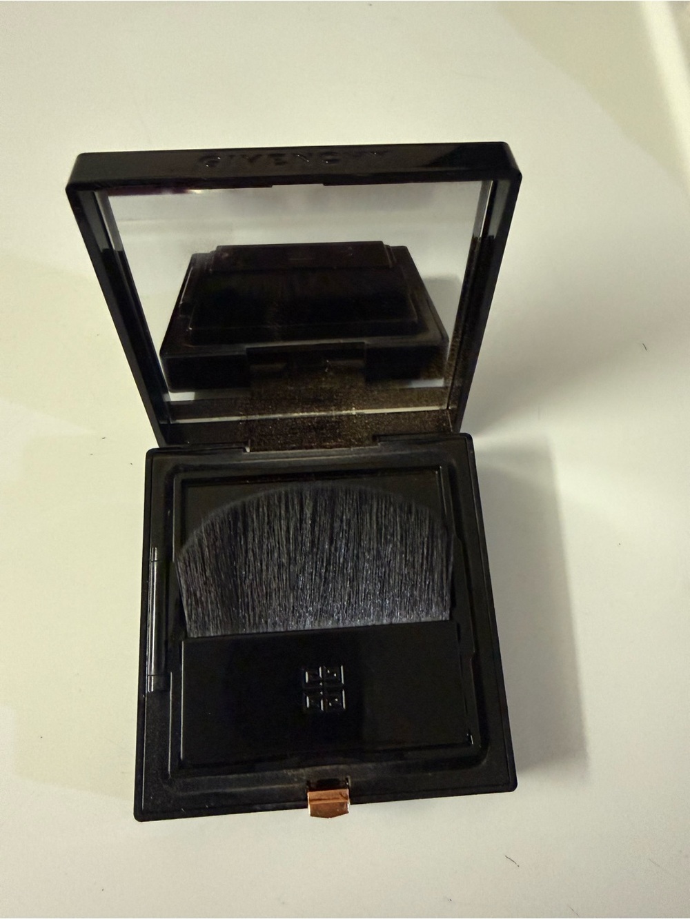 Givenchy Bronzer & Contour Palette — Beige and Bronze Tones - Picture 4 of 5